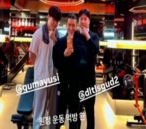 把哥哥也叫上了！Gumayusi分享與“大呂布”、健身教練合影