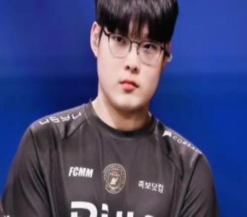 VicLa赛前曾称：对阵Knight不会感到压力因为在LCK一直与传奇交手！