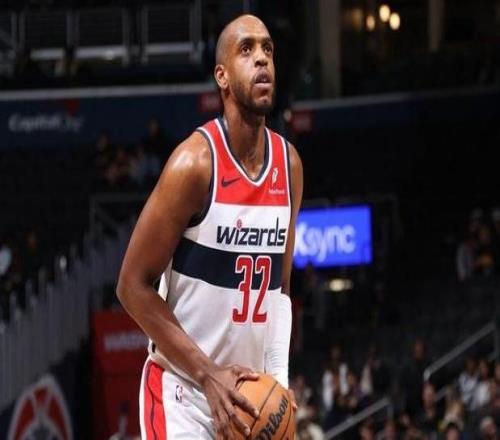 “那个男人”要被买断了火箭有可能签下米德尔顿吗