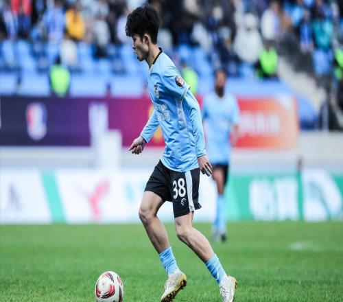 邵佳一国足攻防枢纽首选大连英博小将太亮眼:拦截过人本土第一