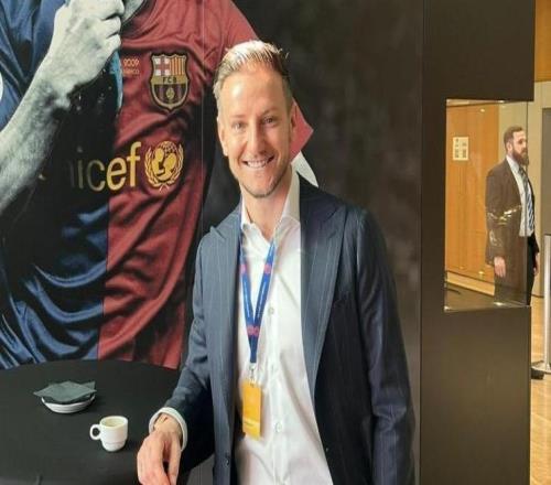 世体:抽签前巴萨助教曾给拉基蒂奇打视频交流,寻求签运加持