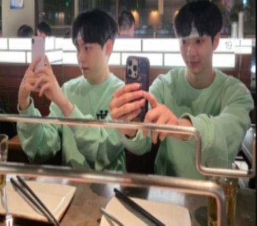 DK分享照片:ShowMaker和Lucid一起吃烧烤