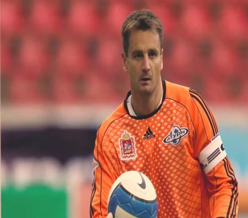 金斯基：我剛踢職業(yè)時就告訴自己，機會來了必須全力以赴去拼