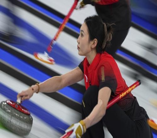 女子冰壺循環(huán)賽第五輪，中國隊遭逆轉5比10不敵加拿大