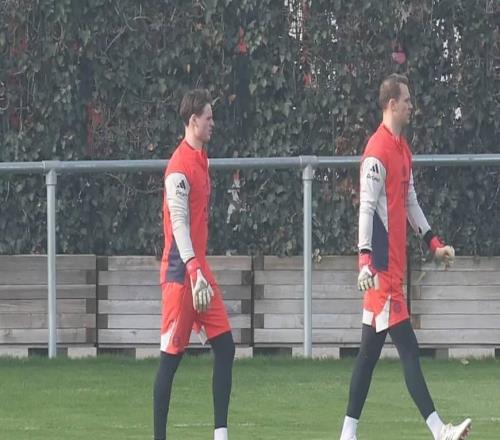 图片报:诺伊尔将首发出战门兴16岁小将阿贾伊随一线队训练