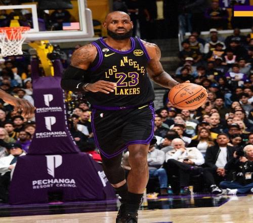 僅差1板創(chuàng)紀(jì)錄，詹姆斯背靠背20中12砍31分9板10助，正負(fù)值+17