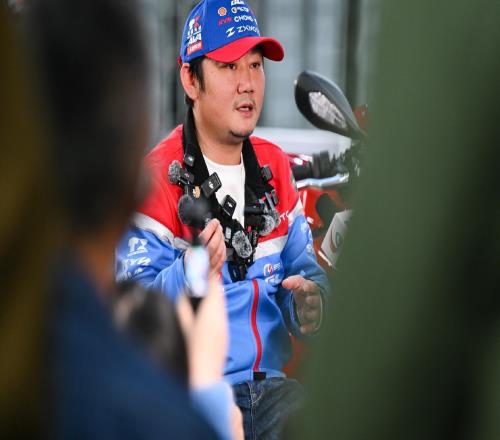 张雪出圈：让人有所热爱，比什么都重要