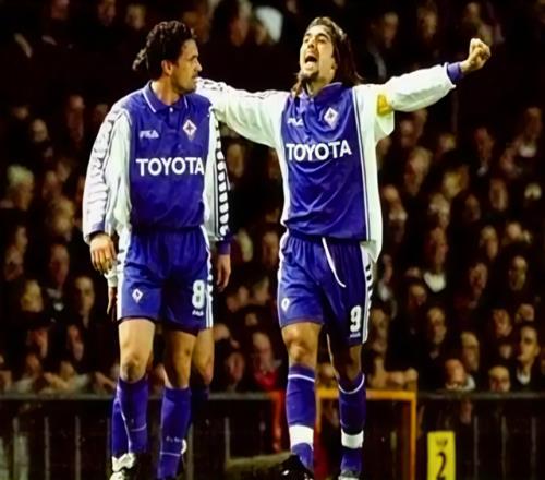 卡佩罗口中给罗纳尔多都不换的神锋,却孤立劳尔,还跟巴蒂不兼容