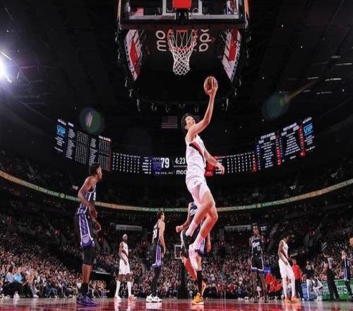 NBA主场首秀,队友夸杨瀚森不一般