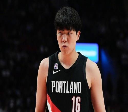 记者:杨瀚森对自己的训练、比赛要求从未降低