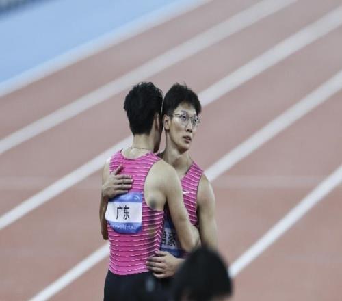 葛曼棋领衔福建队获新设项金牌,梁小静摔倒、广东队坚持完赛