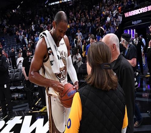 成為了球隊(duì)逆轉(zhuǎn)的關(guān)鍵人物，勇士內(nèi)線老將的狀態(tài)也開始復(fù)蘇了