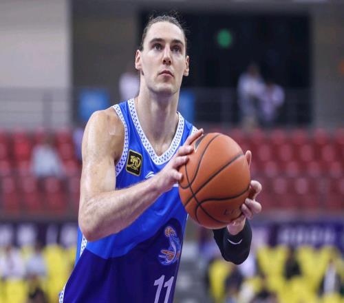 斯蒂尔加盟山东男篮,有可能抢走琼斯的饭碗