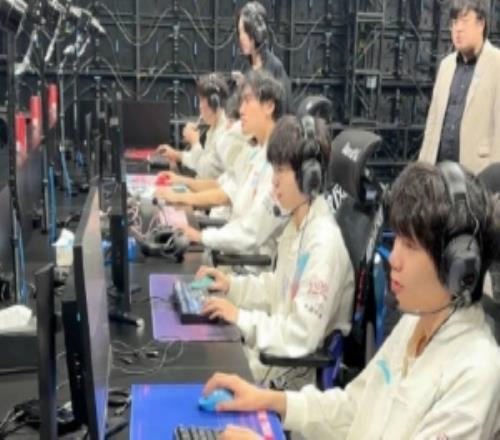 BLG發布選手賽前動態：認真調試中比賽加油