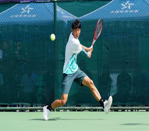 万马齐喑，崔杰顶住压力挺进决赛，王傲然逆转斩获男双冠军