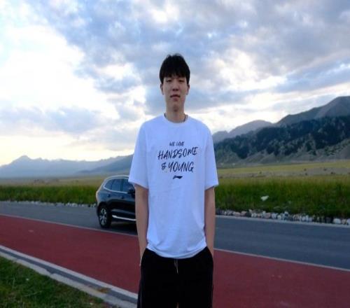 开拓者战胜湖人!小杨收一好四坏消息!美媒抨击:杨瀚森不配首轮