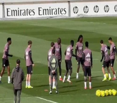 牙疼问题解决了科贝记者:卡马文加今天恢复了训练