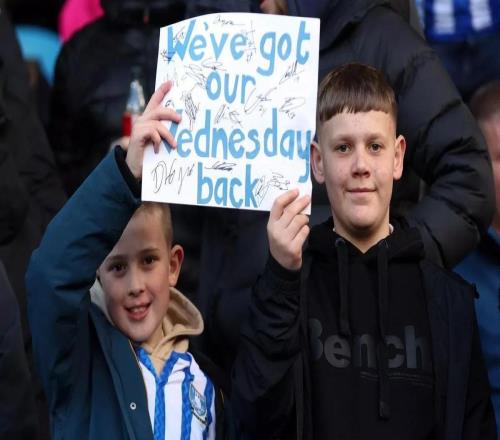 镜报:进入托管流程后,谢周三球迷已经为球队消费了近50万镑