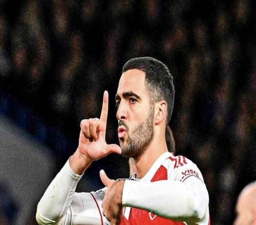 跟队:梅里诺因脚伤缺席阿森纳今日比赛