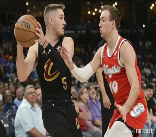 媒体支招湖人交易19+4后卫,送24岁前锋不明智,替补射手当添头