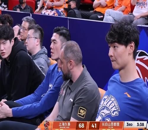 CBA:上海隊憑什麽18連勝小將6場20加,豪取11連勝