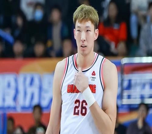 坑惨北京队!周琦8罚0中,辜负许利民信任,难怪被国家队除名