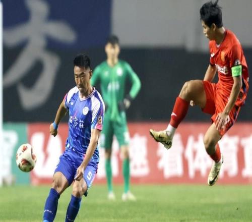 中甲“我们会带你们回中超!”重庆队与辽宁队双双冲超成功