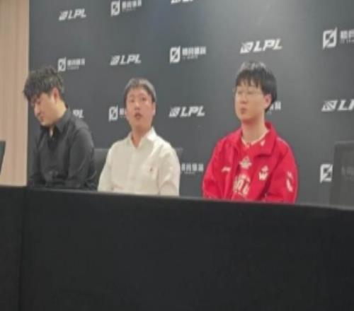 WE教练：第三把我们没有考虑很多因素后面先选的过程中有点被动