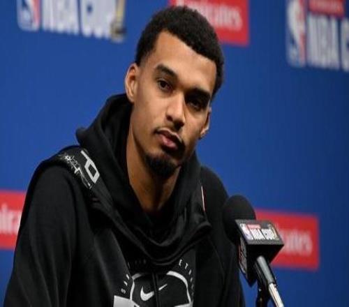 今日繼續(xù)替補(bǔ)出戰(zhàn)文班：我已做好準(zhǔn)備會(huì)和教練組共同商討