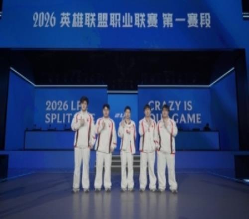 TES超话热议：去年林坚都没人说假赛，难道观众看不出菜和演吗