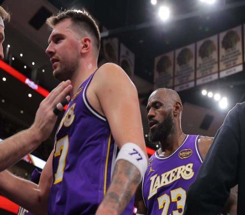 联盟第6+联盟第10!湖人遭遇幸福的烦恼,里夫斯回归该打替补吗