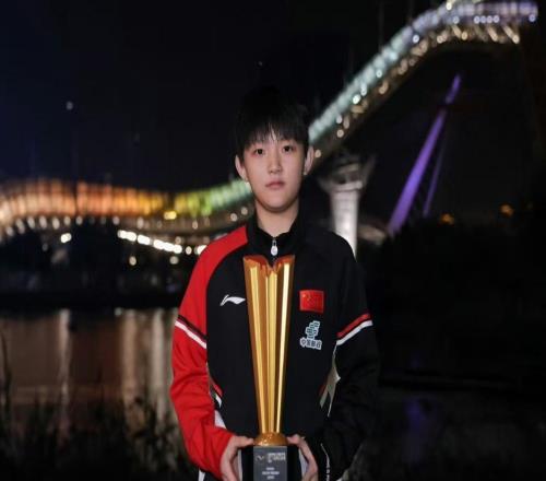 新版孫穎莎來了！中國女乒13歲小魔王崛起豪奪3連冠：又萌又能打