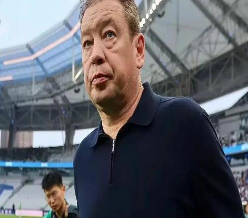 谁来负责申花沦为千年老二,连续2年争冠失败,球迷迁怒俱乐部