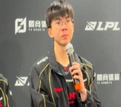 JunJia：賽前教練有說jiejie很會搶龍所以今天盡量都不拚懲為主