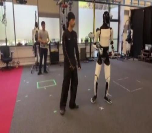 這麽先進！馬斯克回應特斯拉機器人練功夫：是AI不是遙控