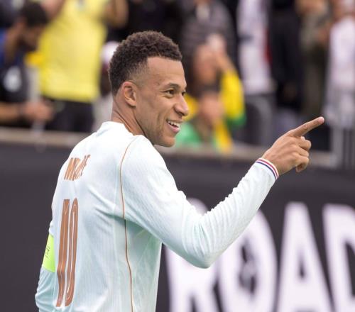 西甲球员月薪曝光：皇马两大球星并列第1，，，，阿拉巴第3，，，，莱万第4