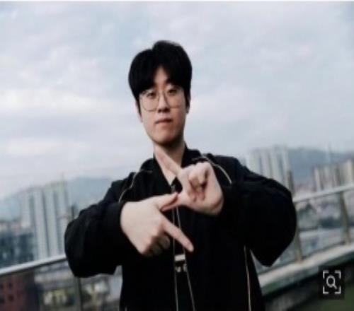 准备集结!《国民日报》独家报道:Zeus与HLE续约一年