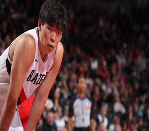 国内也哭过!杨瀚森打浙江6犯泪洒现场,下一战轰24+11