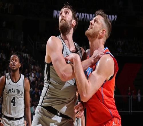 被切特打爆了,马刺内线大将回到第二阵容可能反而是件好事情