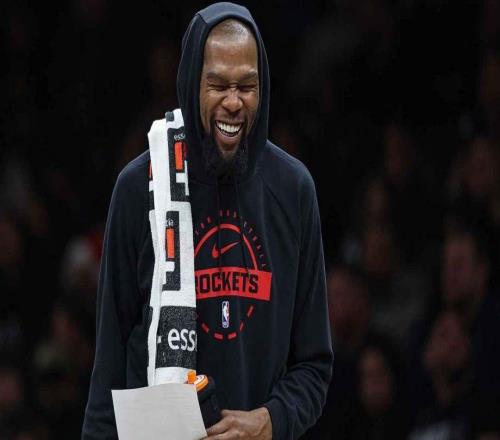 火箭隊杜蘭特被沃爾夫的離譜投籃擊中面部后，當(dāng)場忍不住吐槽起來