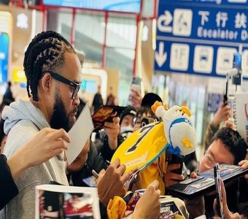 麦基:中国球迷为我疯狂向他们表达爱意会为北京男篮赢下很多比赛