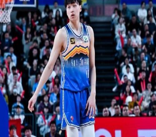 新疆男篮遭打击:队内得分王齐麟脚部韧带受伤将缺席一段时间
