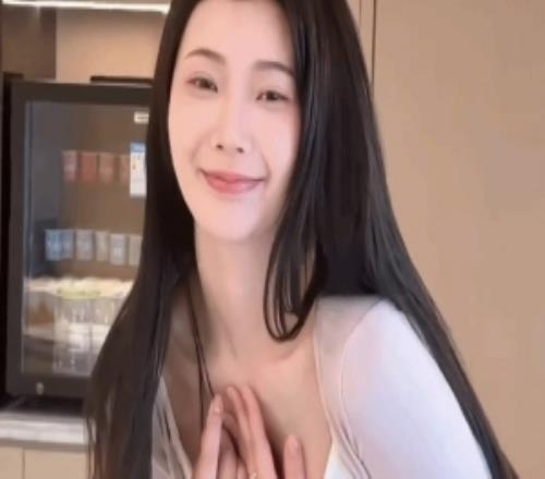 傲人身材數(shù)值拉滿“浩浩媽”王星辰發(fā)布純欲風(fēng)新視頻！