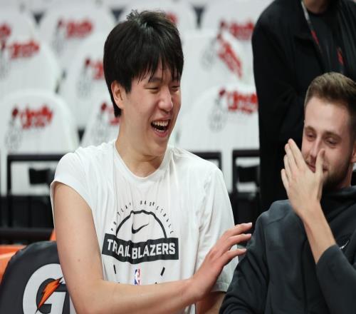 CCTV5直播，NBA開拓者PK勇士，新帥上任首戰(zhàn)，楊瀚森有望翻身首發(fā)