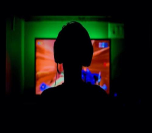 男子通宵包夜打游戲后倒地猝死家屬起訴電競館及老板索賠157萬