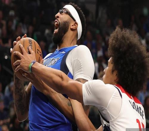 年薪5400万,把争冠队带成联盟垫底!NBA被高估超巨,该离开了
