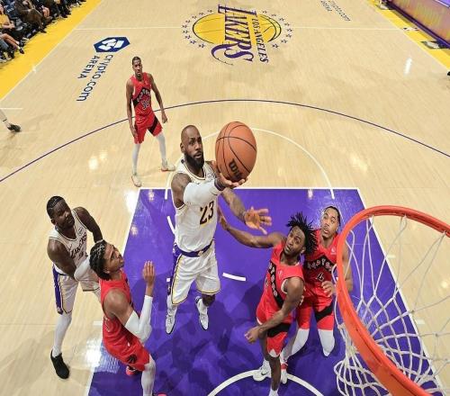 率隊止住連敗，詹姆斯出戰(zhàn)31分鐘拿下24分4板7助，正負(fù)值+18