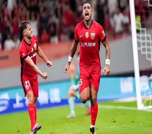 萊昂納多剛亮相上港訓練場，就收到一份驚喜大禮，獲讚眾望所歸