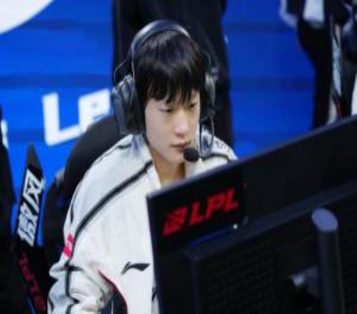 混子or都不选你S15第三赛段起Shanks近27个常规赛小局MVP次数为0