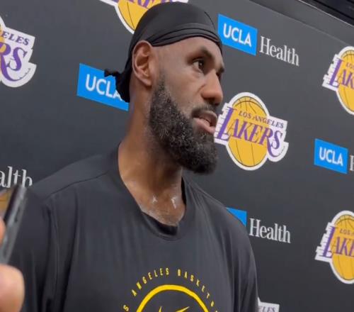 詹姆斯正式回归湖人:我的肺感觉像新生儿两年前也曾坐骨神经痛